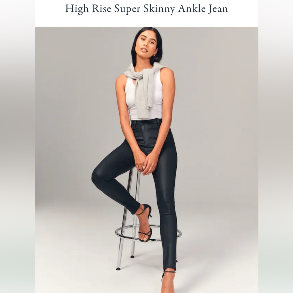 High rise super skinny short jeans. Coated black wash